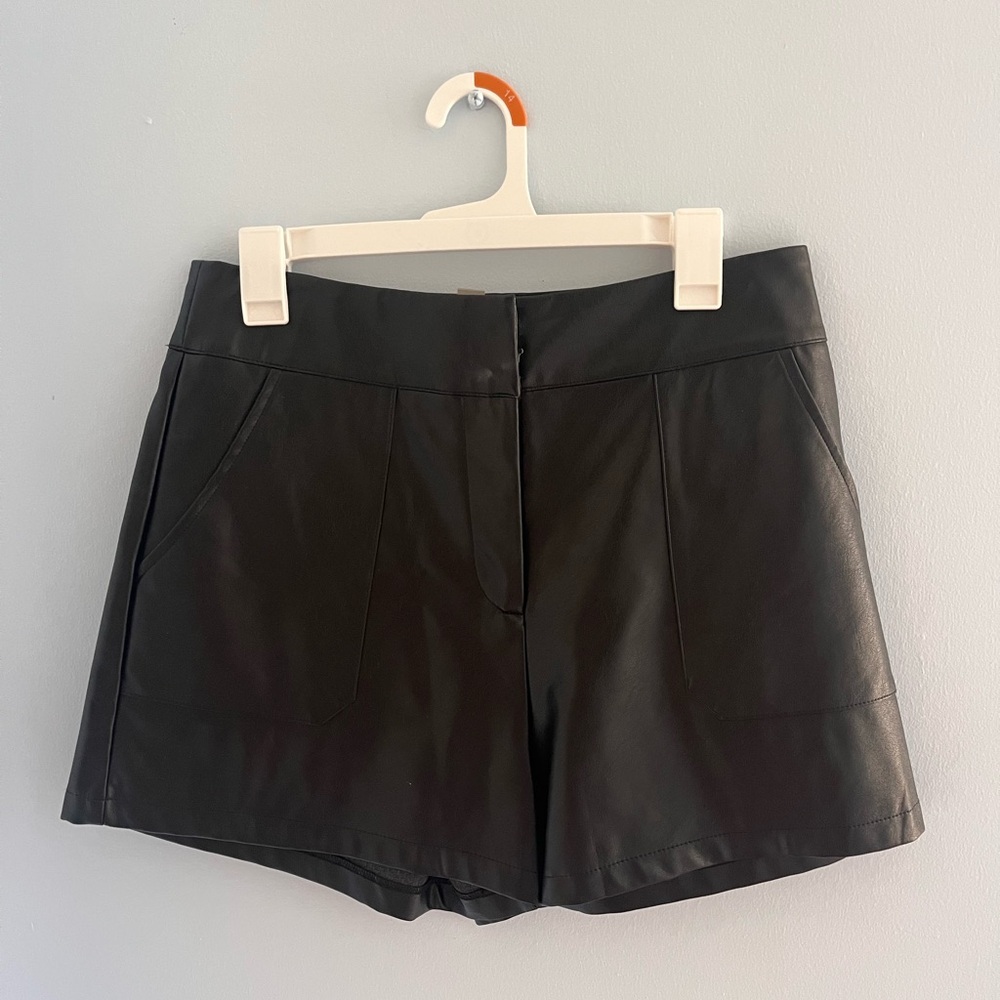 TCEC leather shorts size L